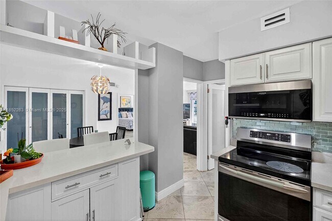 Building Photo - 5700 Collins Ave