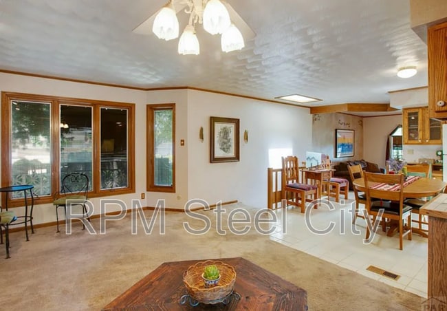 Building Photo - 2541 Taylor Ln