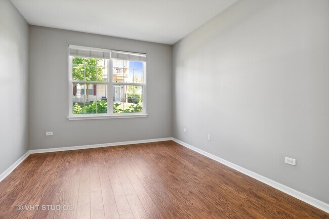 Building Photo - 2442 Golf Ridge Cir