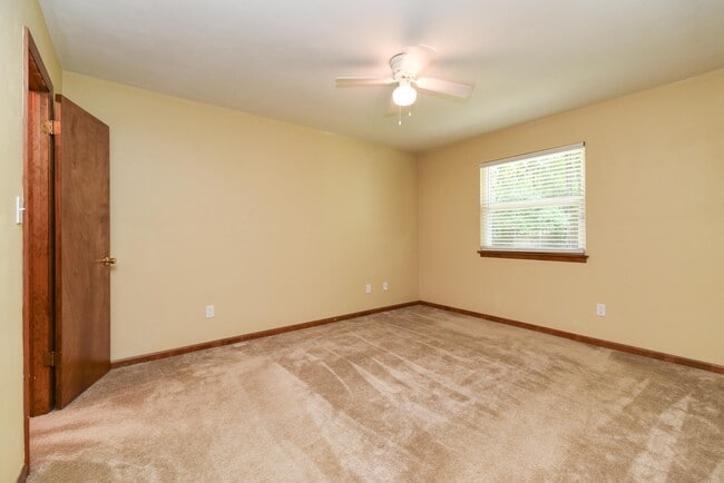 Building Photo - 2043 Gardenbrook Ln