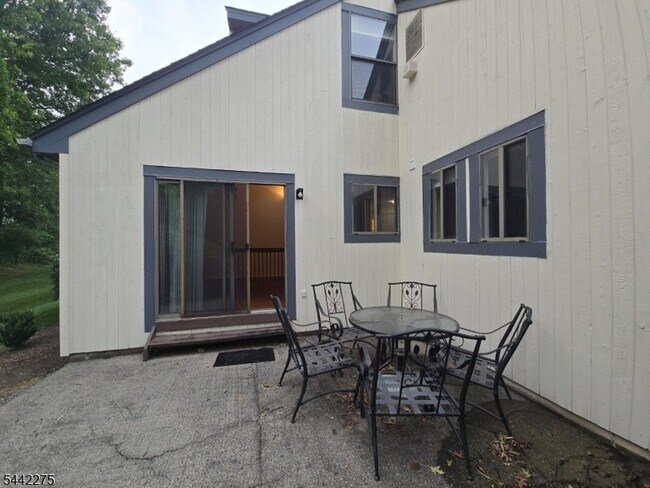 Building Photo - 41 Arbor Cir