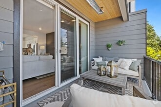 Building Photo - 4 Bedroom townhome is Kenmore Community