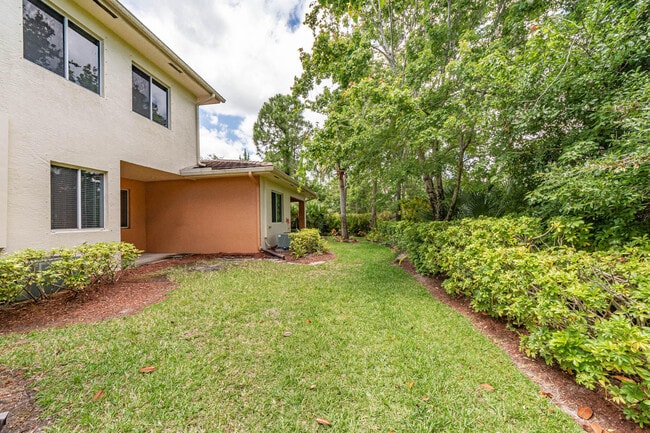 Building Photo - 2563 Stockbridge Square SW