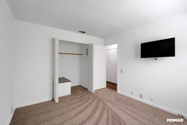 Building Photo - Charming 2BR Condo in Atlanta