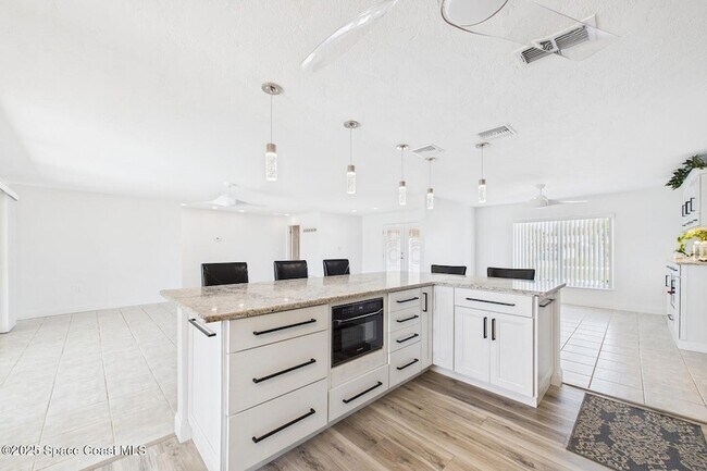 Building Photo - 778 Nassau Rd