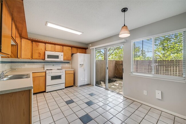 Building Photo - 5913 Little Creek Trail