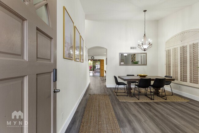 Building Photo - 3808 N Sawtooth Cir