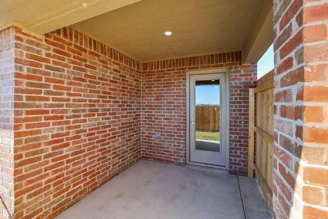 Building Photo - Brand New Large Townhome with Bonus Room!