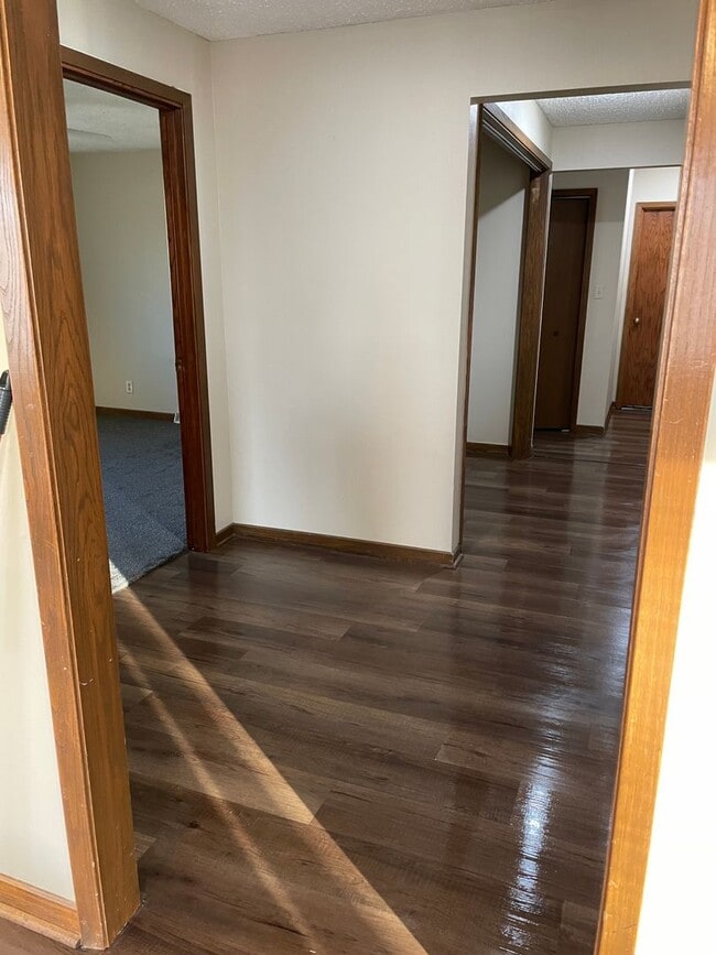 Building Photo - 4 Bedroom, 2 Bathroom House with Detached ...