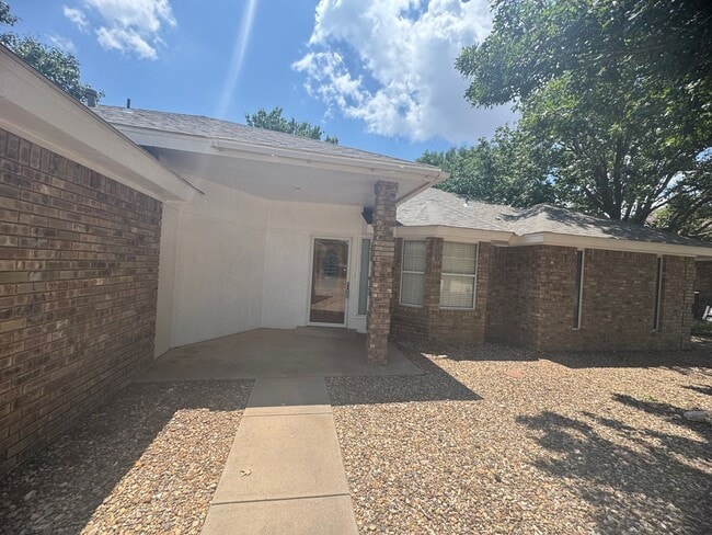 Building Photo - 3Bd 2Bth Home in the Sought-after Colonial...
