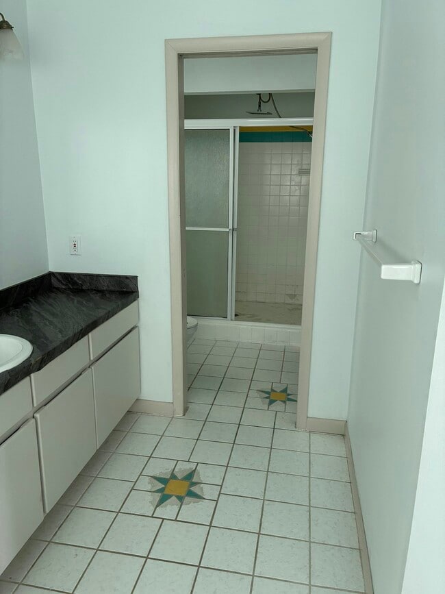 Building Photo - 2092 Colonial Dr
