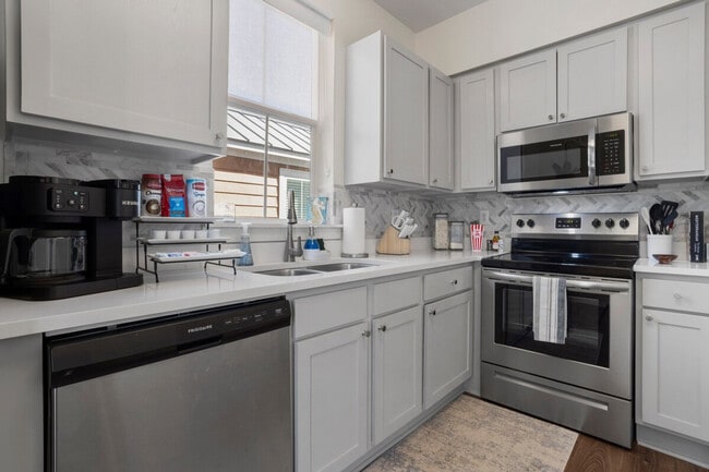 Building Photo - 2207 Government St