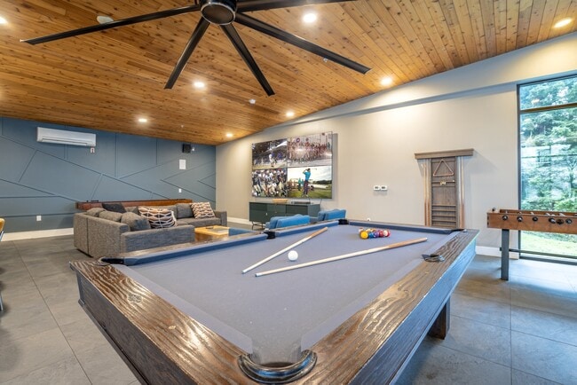 Primary Photo - Paceline