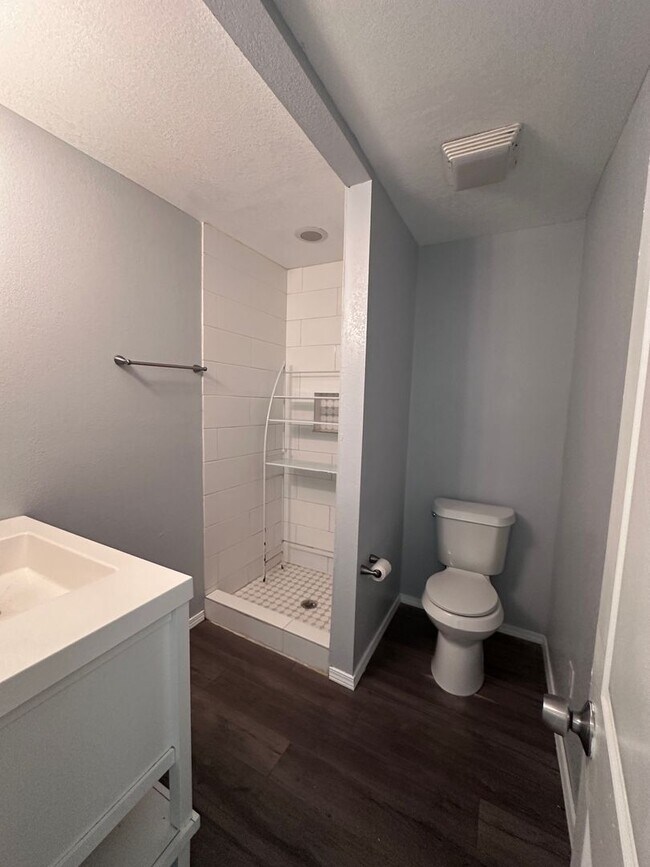 Building Photo - Large Canyon Home