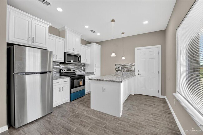 Building Photo - 1230 Valle Vista St