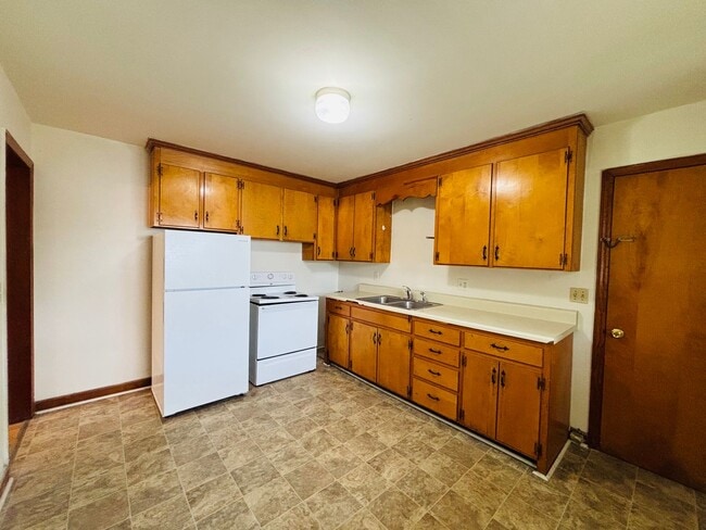 Building Photo - 121 Hearthstone Dr