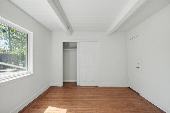 Building Photo - 1125 Henderson Ave