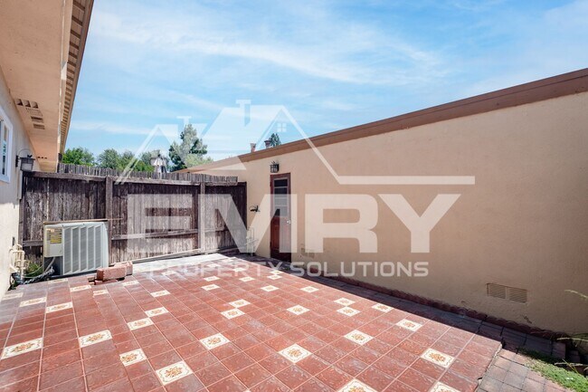 Building Photo - 9781 Karmont Ave