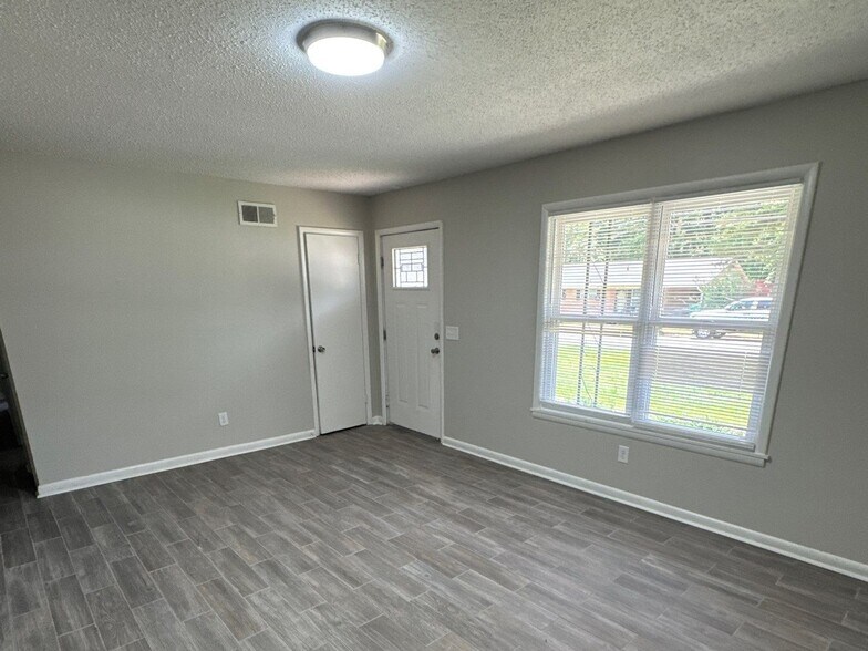 Building Photo - 66 Briarcliff Dr