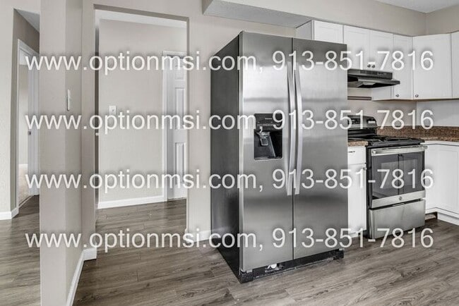 Building Photo - **Spacious 2-Bedroom Duplex in a Cul-de-Sac!**