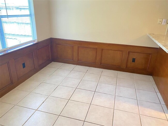 Building Photo - 323 Maybrook Dr