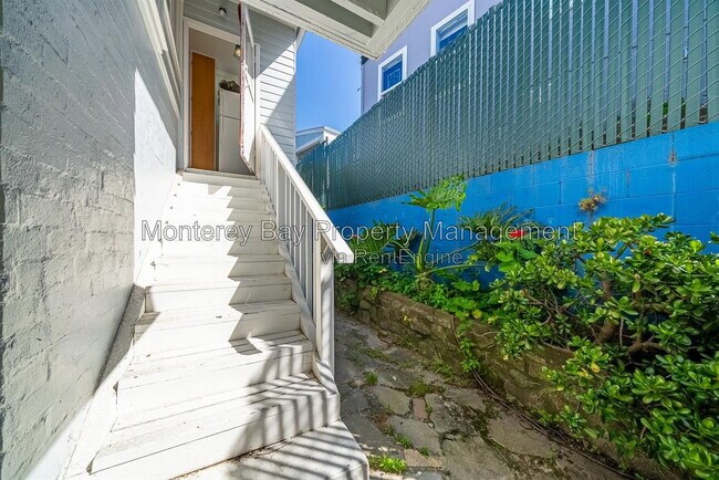 Building Photo - 731 Mermaid Ave
