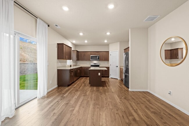 Building Photo - 2022 Built Charming 4-Bedroom Retreat with Scenic Views just 15 minutes west from downtown Spokane