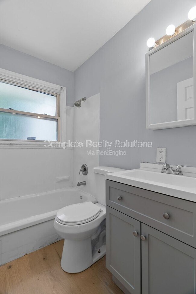 Building Photo - 416 Lanark Rd