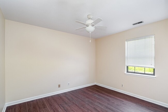 Building Photo - Desirable Brentwood Trace 2 Bedroom Condo ...
