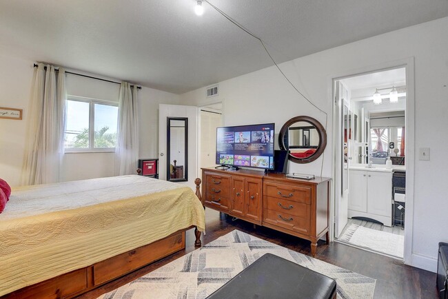 Building Photo - 123 Saxony Trail