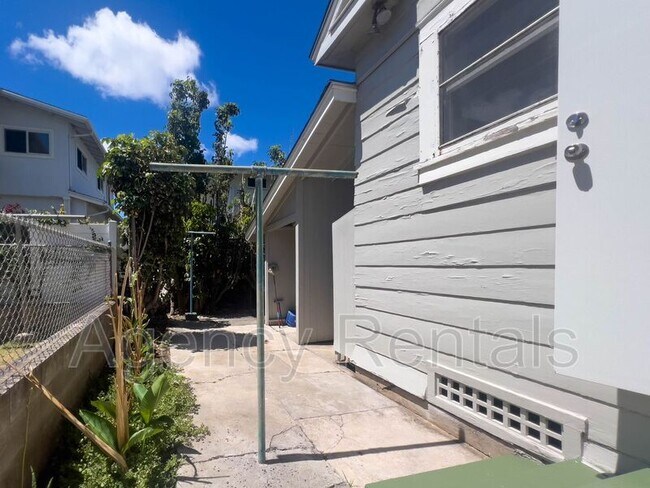 Building Photo - 2205 Hyde St