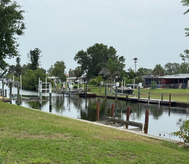 Building Photo - 545 Palmetto Dr