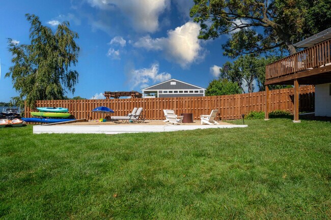 Building Photo - 525 Circle Dr