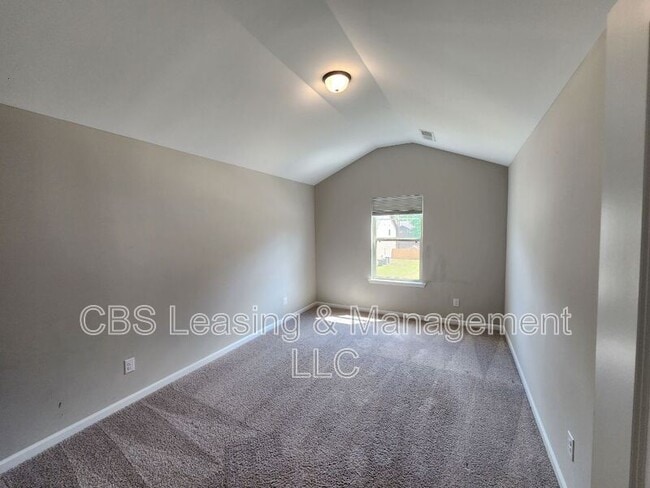 Building Photo - 2112 Sequoia Dr