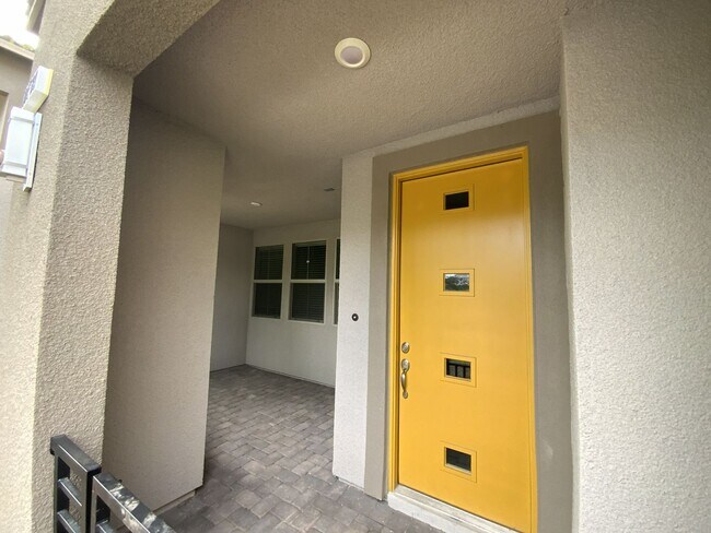 Building Photo - Townhouse in Summerlin North