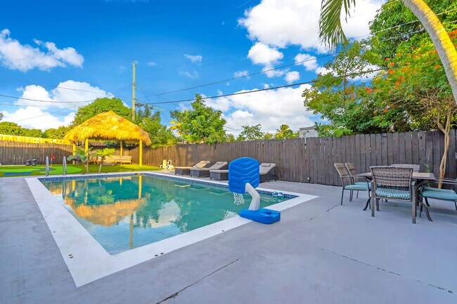 Building Photo - 18715 NW 10th Ct