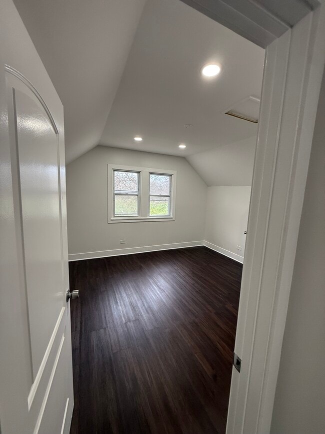 Building Photo - 2011 Grey Ave