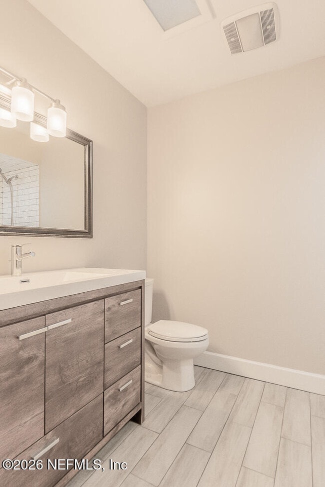 Building Photo - 1549 Montrose Ave E