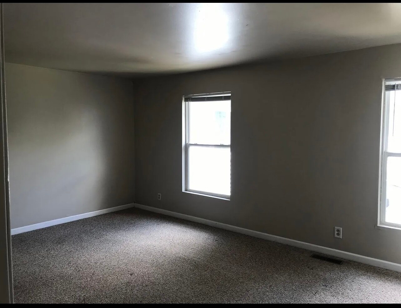 Building Photo - 414 Hallmark Ln