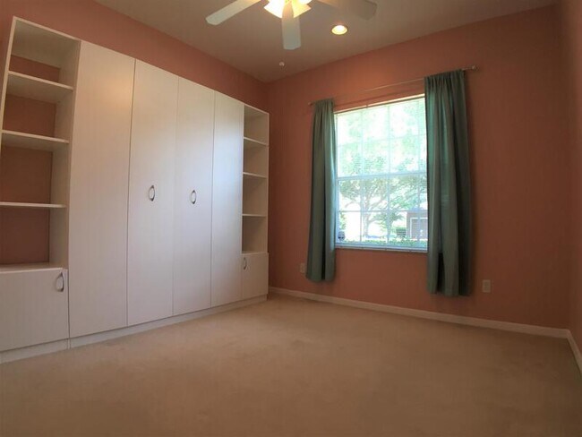 Building Photo - 909 Arbormoor Pl
