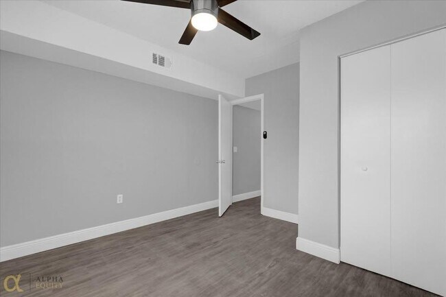 Building Photo - 2418 Skan Ct