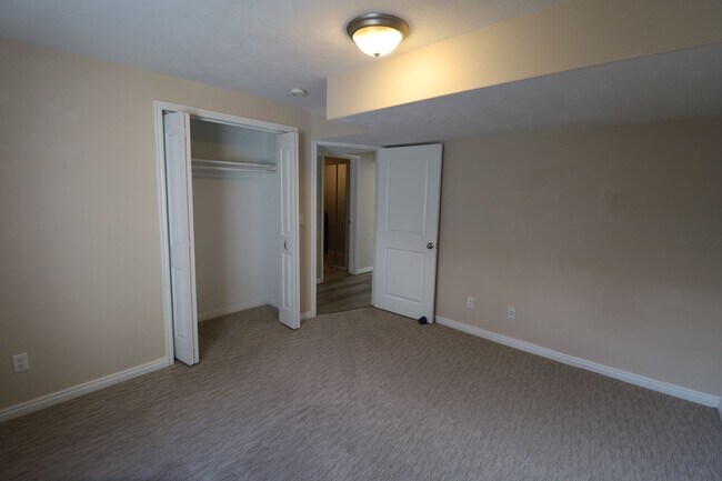 Building Photo - Large Pet Friendly House in the Foothills of Provo