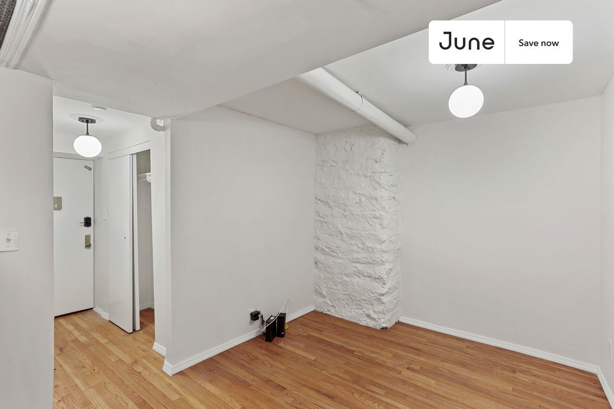 Building Photo - 736 Riverside Dr