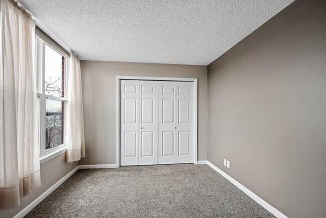 Building Photo - Available NOW! 1 Bedroom 1 Bath Beautiful Condo in Denver!