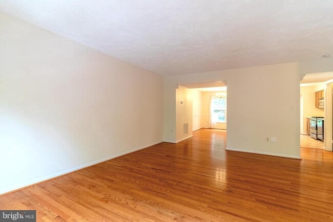 Building Photo - 4796 Gainsborough Dr