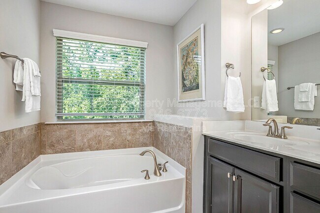 Building Photo - 9449 Glenburn Ln