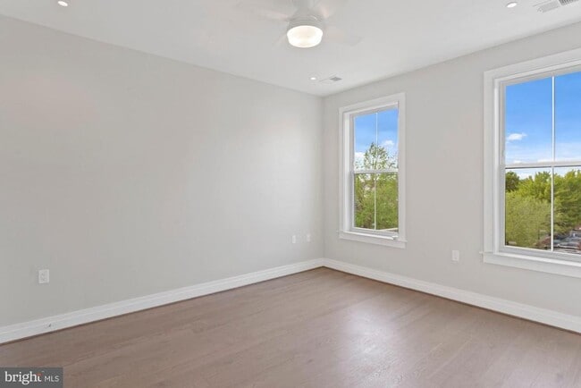 Building Photo - 203 Montgomery St