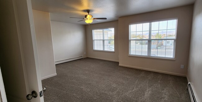 Building Photo - 3135 Perkins Dr