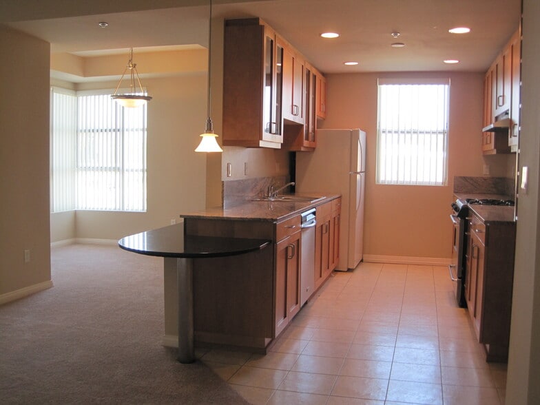 Building Photo - 10625 Valley Spring Ln