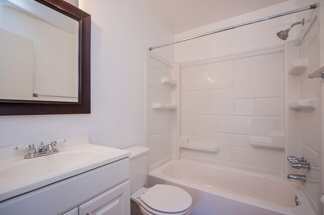 Building Photo - 425 Emerson St